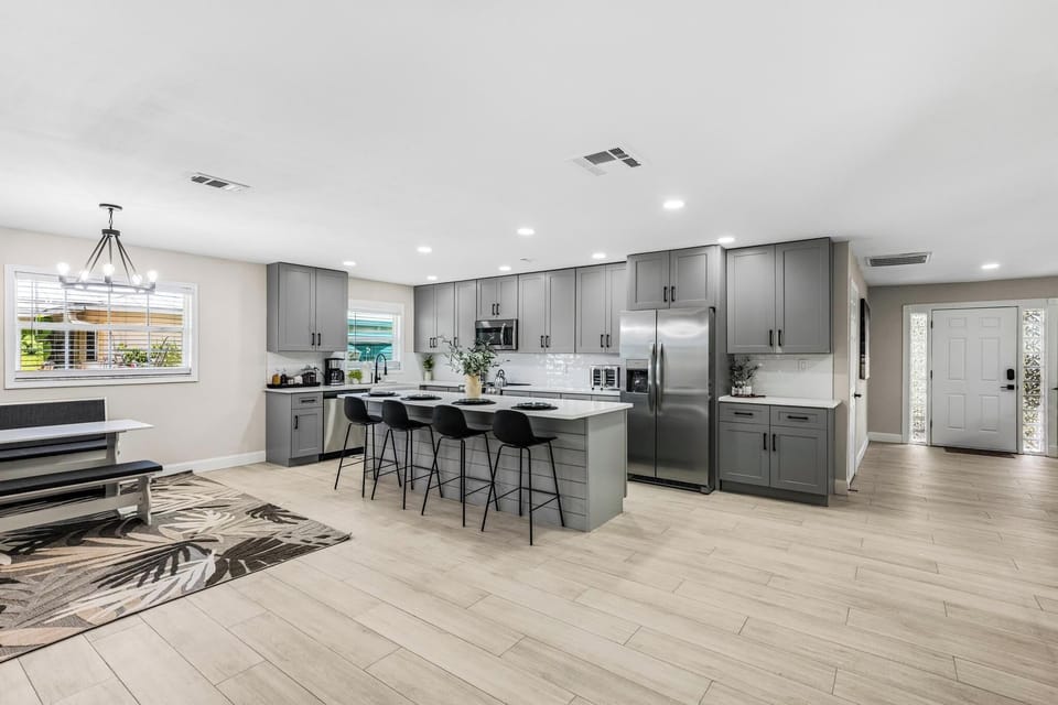 Modern Kitchen: Enjoy culinary creativity in this stylish
