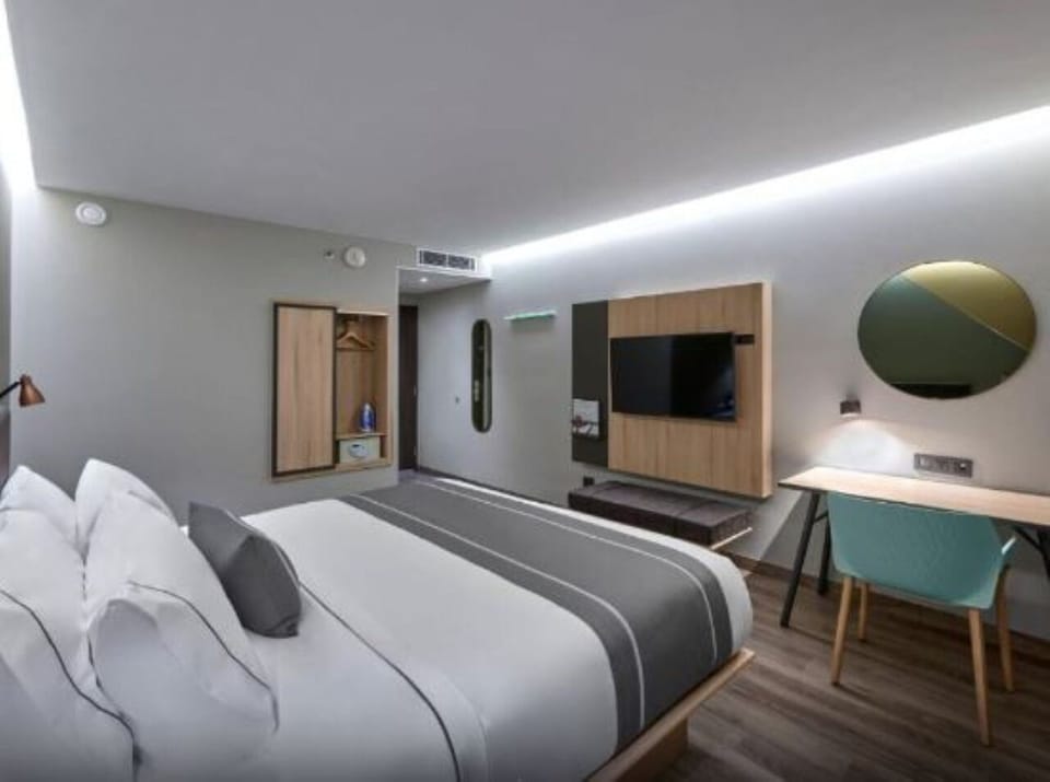 Unit with 1 Queen bed