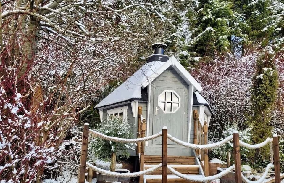 The BBQ hut at Walkers Cottage - truly a unique experience for you stay with us!