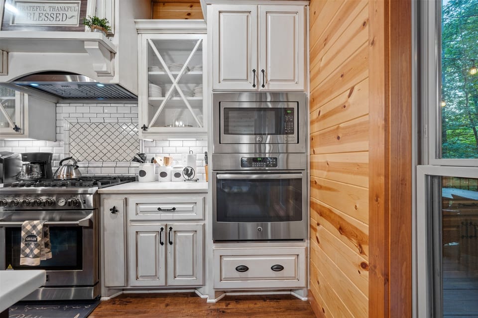 The kitchen is fully equipped with everything you need!