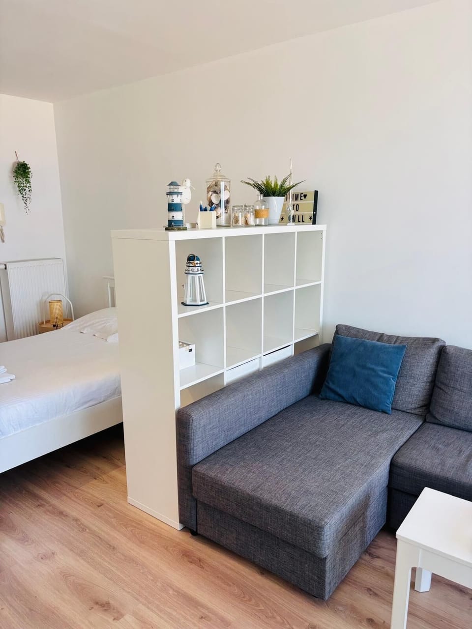 Modern studio with a cozy seating nook. 🌿