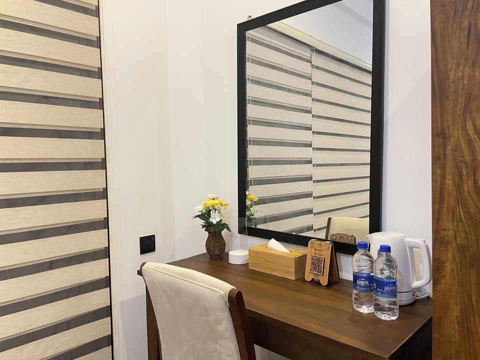Working table and Mirror
