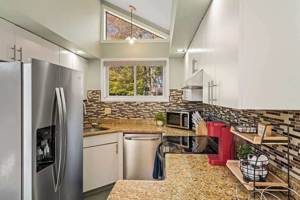 "Welcome to your lakefront kitchen!  Cook up delicious meals with a view and make memories that taste just as good as they look. Ready to get cooking?