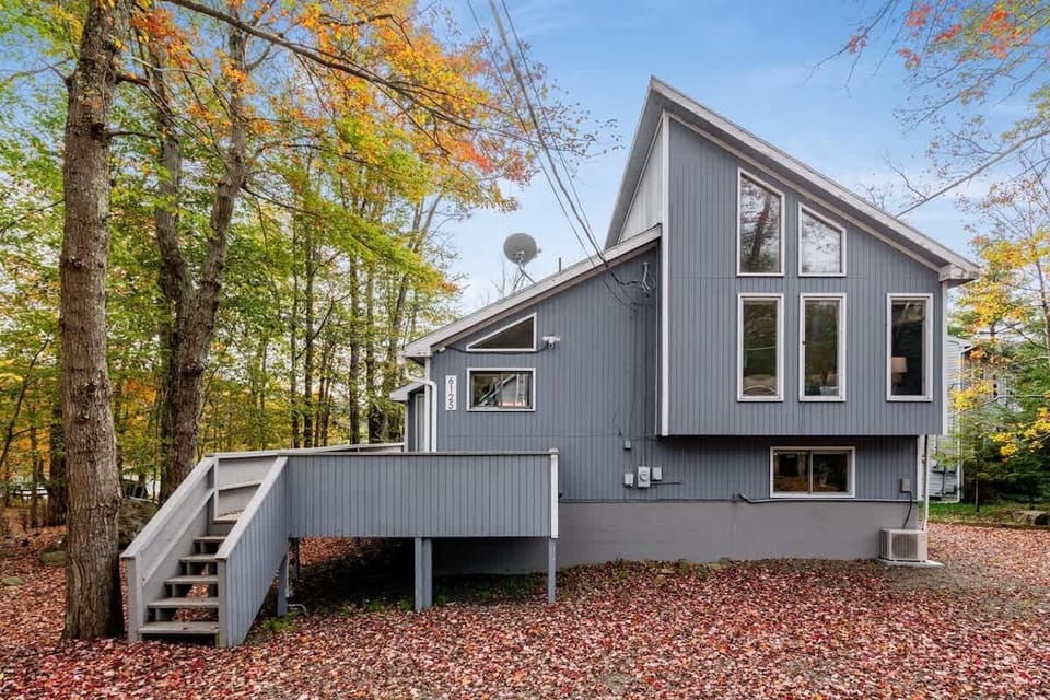 Welcome to your lakefront escape! Our stylish blue contemporary home is designed for family fun, relaxation, and unforgettable memories by the water. ✨