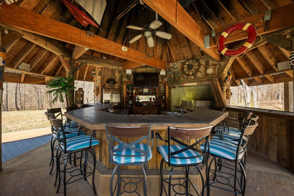  Sizzle, sip, and relax! Our poolside tiki bar comes complete with a BBQ grill, refrigerator, TV, and ample seating so you can host unforgettable gatherings in true tropical style.