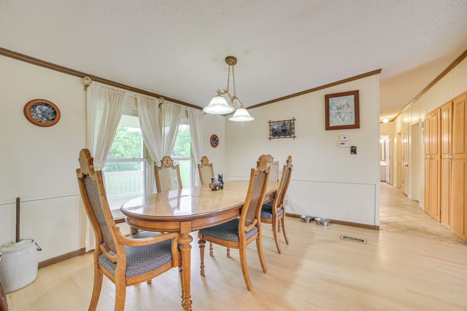 Dining Area | Dishware/Flatware