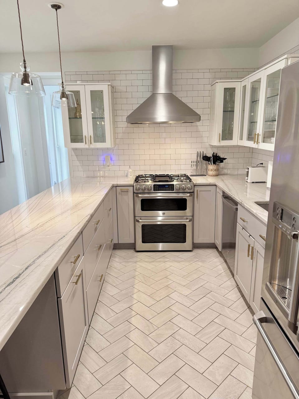 Full size kitchen for delicious meals throughout your stay! 