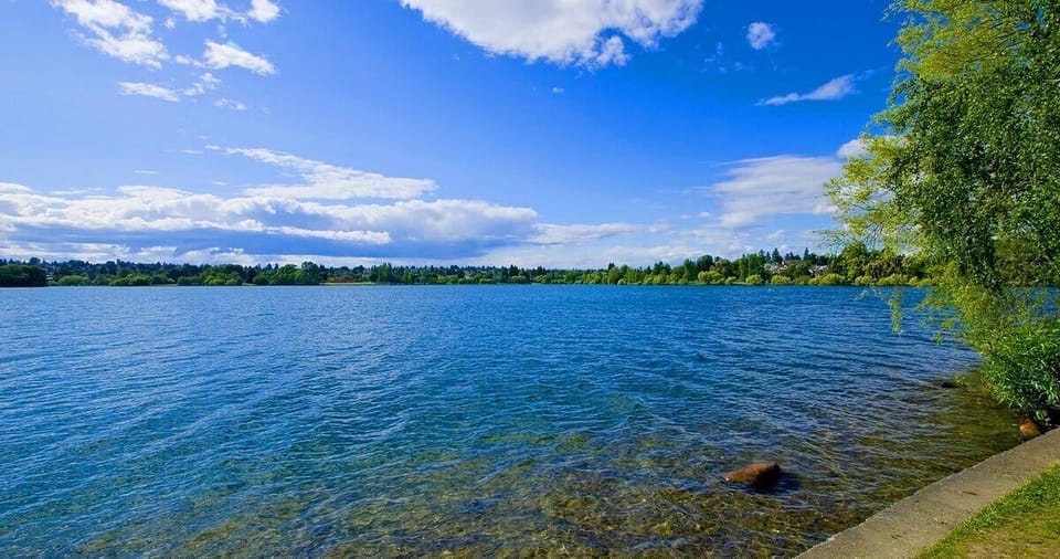 It's 9 mins driving to Green Lake Park