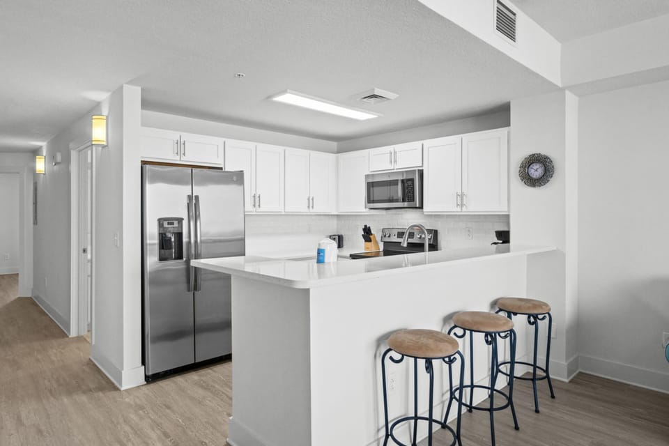 Kitchen with Breakfast Bar