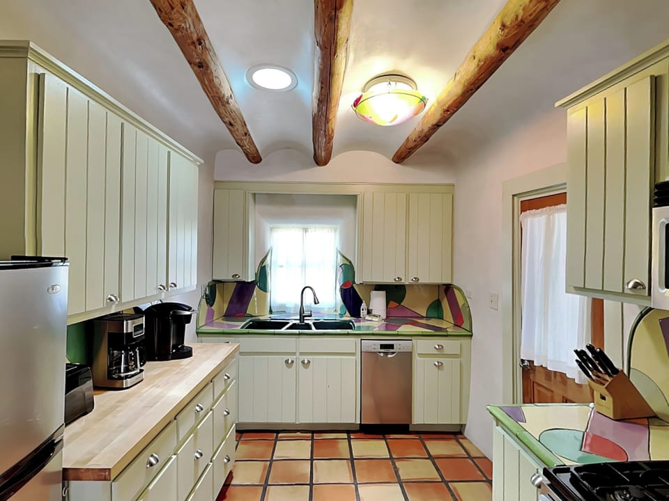 Full Kitchen - Stainless Appliances