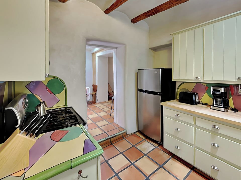 Full Kitchen - Coffee Machine, Keurig, Toaster