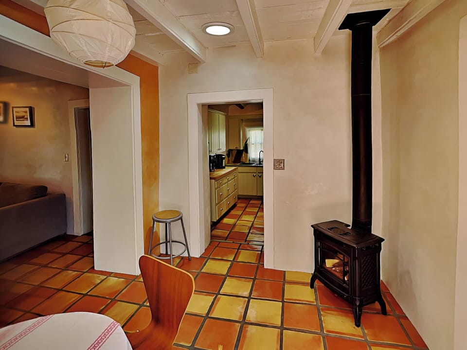 Dining Area - Seating For 3