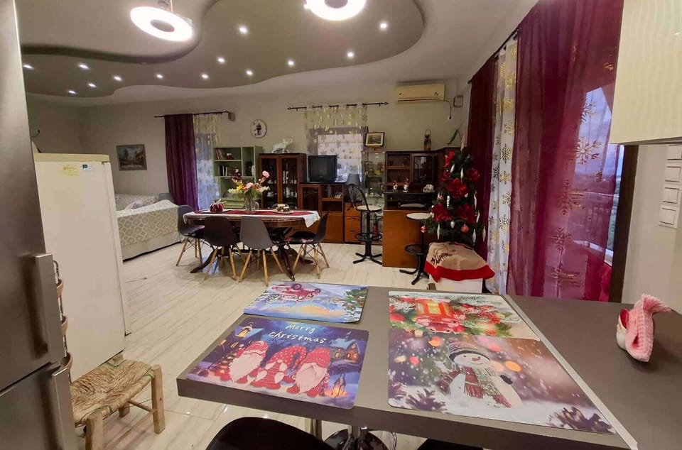 Spacious open-plan layout filled with natural light and festive décor, great for families and holiday celebrations.