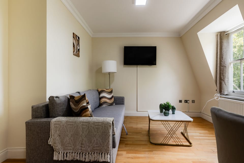 Living Room / Lounge