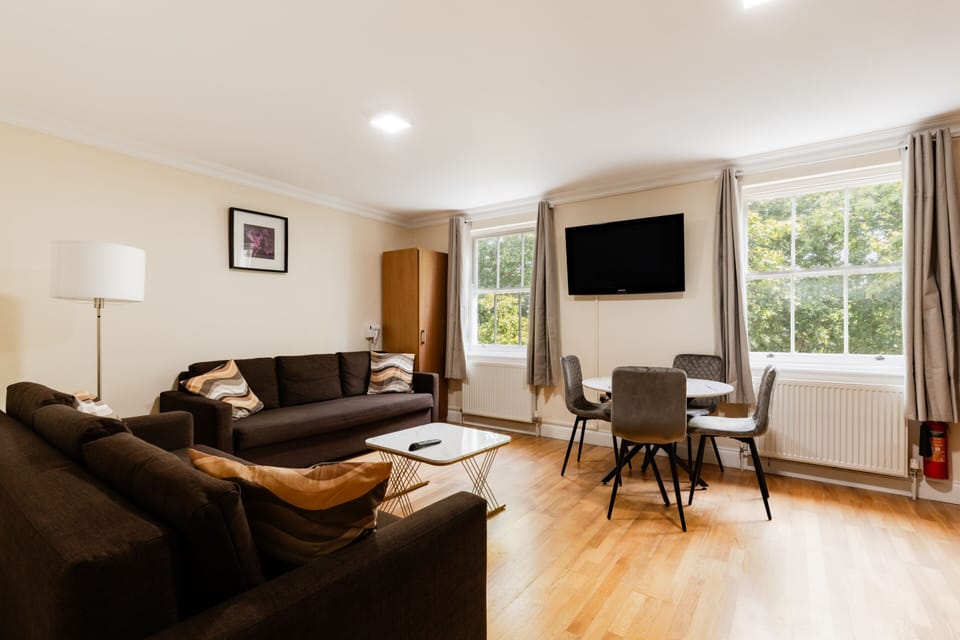 Living Room / Lounge