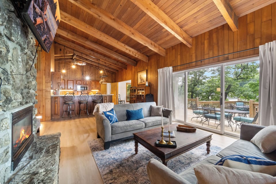 LAKEVIEW LIVING AREA