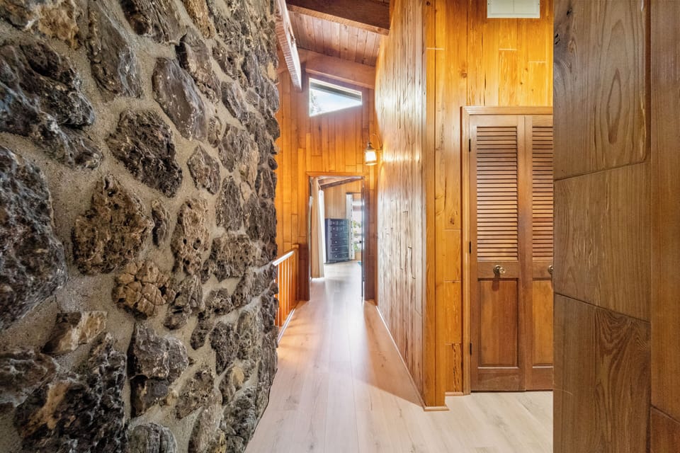 HALLWAY OFF MAIN LEVEL LIVING