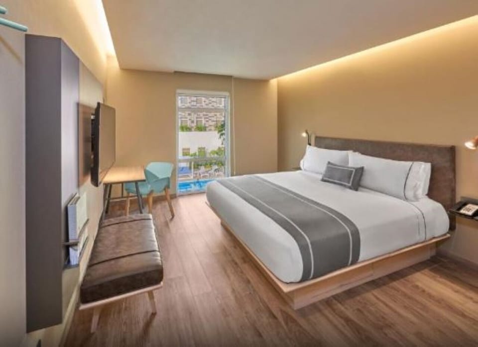 Unit with 1 Queen bed