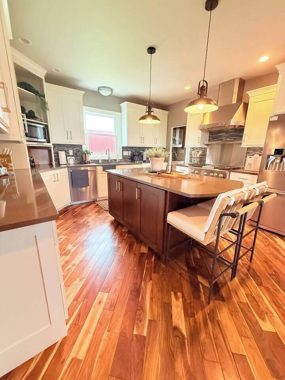 Kitchen (Main Floor) 