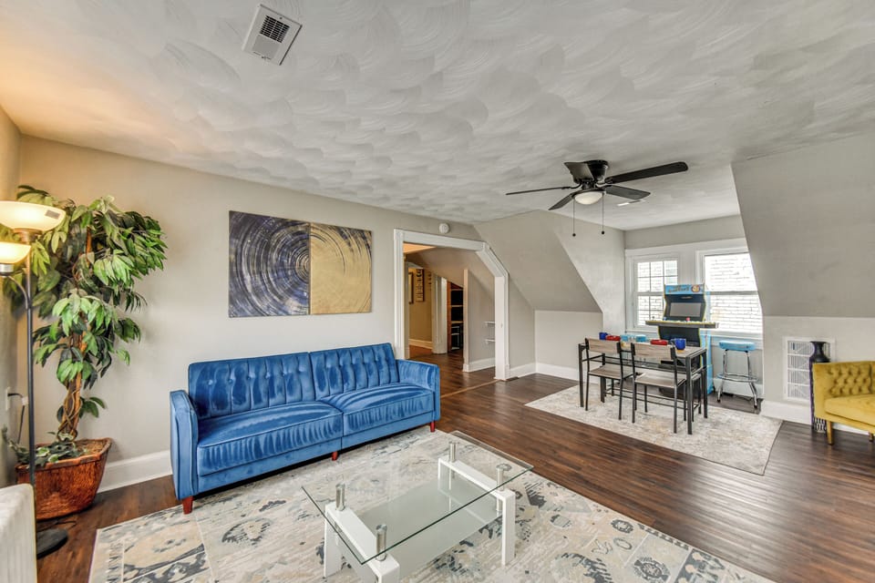 Portsmouth Vacation Rental | 2BR | 1BA | 750 Sq Ft | Stairs Required