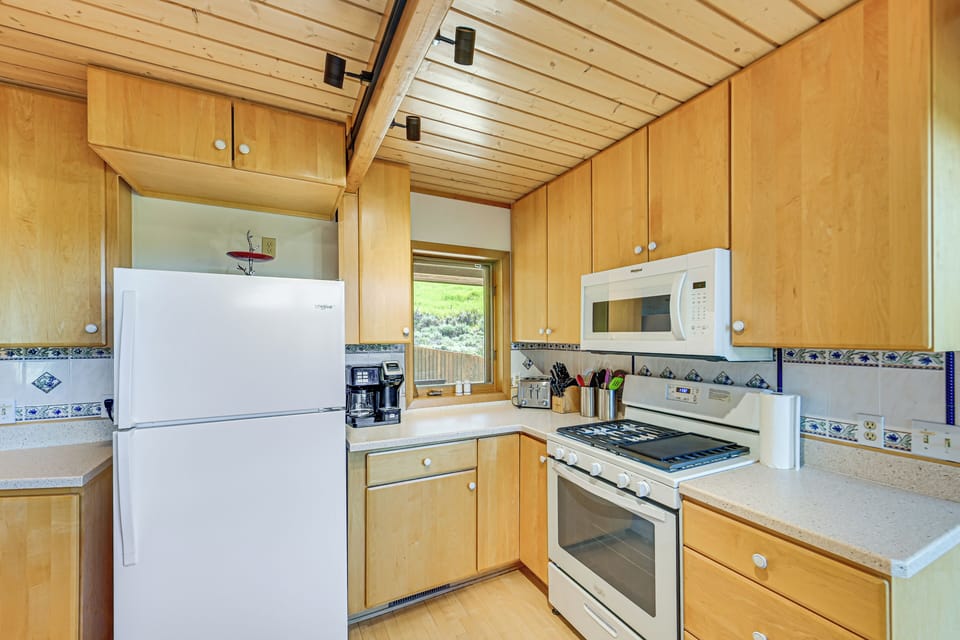 Kitchen | Main Level