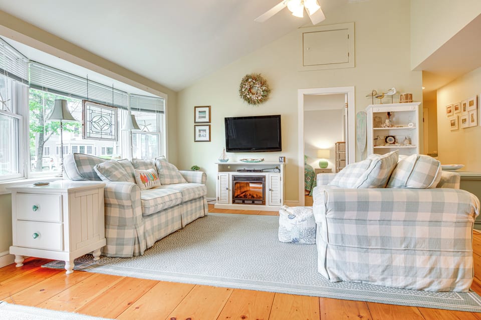 Kennebunkport Vacation Rental | 3BR | 1BA | 1,040 Sq Ft | 4 Steps Required