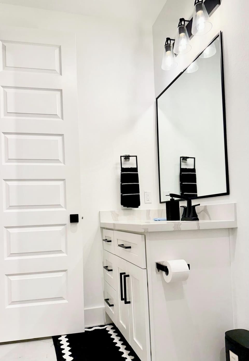 Ensuite bathroom – first-floor room