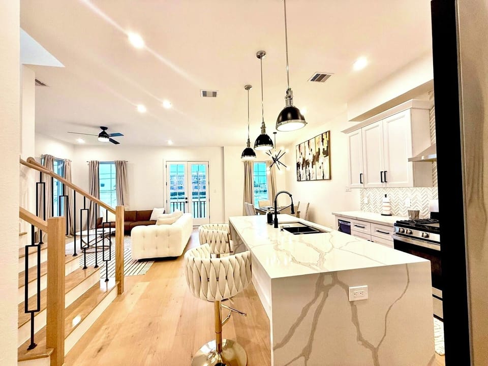 Kitchen and living room 