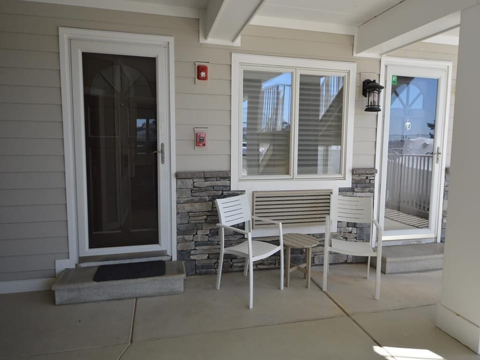 Convenient 1st floor entry.  Just steps to the pool!