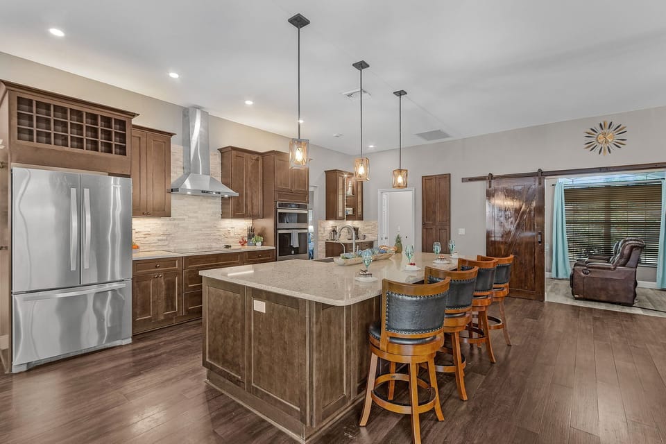 Giant kitchen Island plenty of seating. Perfect for those morning coffees and breakfast.