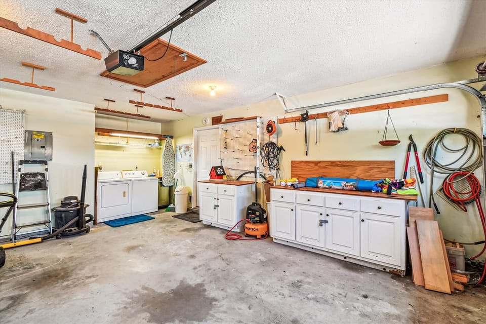 Garage with parking for 1 vehicle
