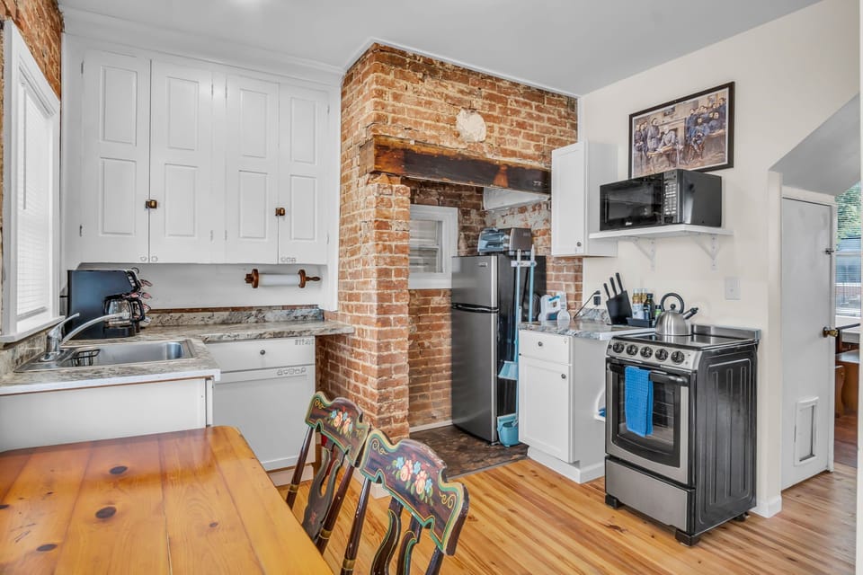 Fully appointed kitchen to do as much (or as little) cooking as you wish!