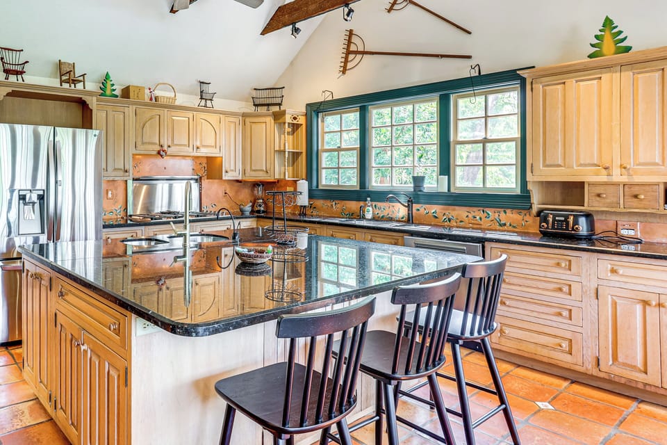 Kitchen | 1st Floor | Drip Coffee Maker | Espresso Machine | Dishwasher