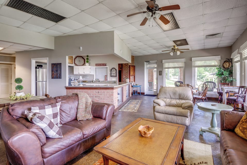 Living Room | Single-Story Condo | Flat-Screen TV | Twin Bunk Bed | Lake Views