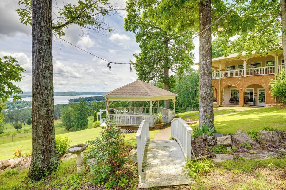 Scottsboro Vacation Rental | 2BR | 2BA | Step-Free Access | 2,100 Sq Ft