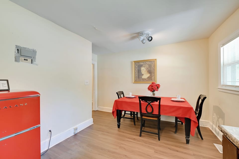 Dining Area | Dishware & Flatware