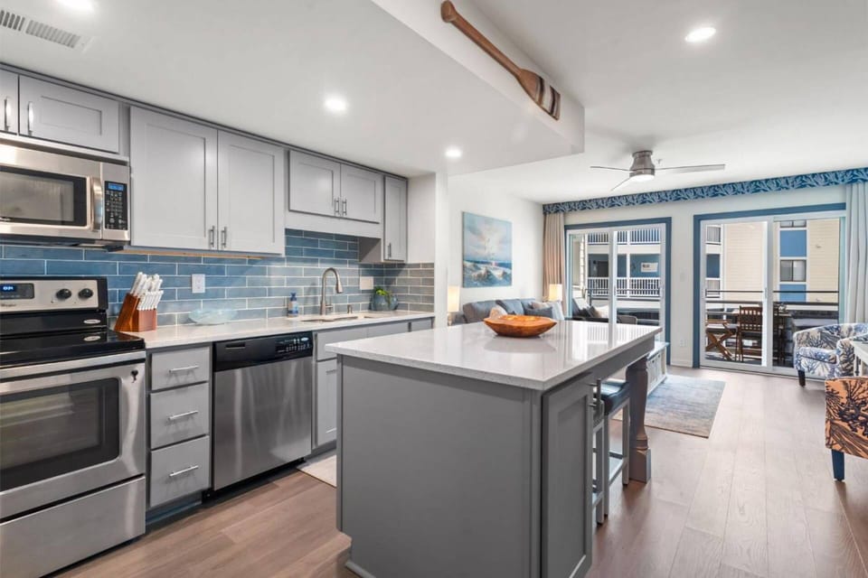 Updated Kitchen with full size appliances!