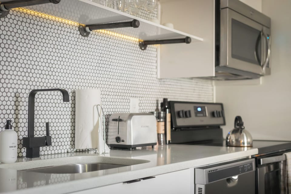Fully equipped kitchen.
