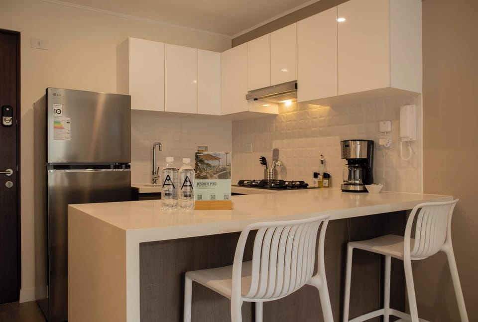 Kitchen equipped with breakfast bar