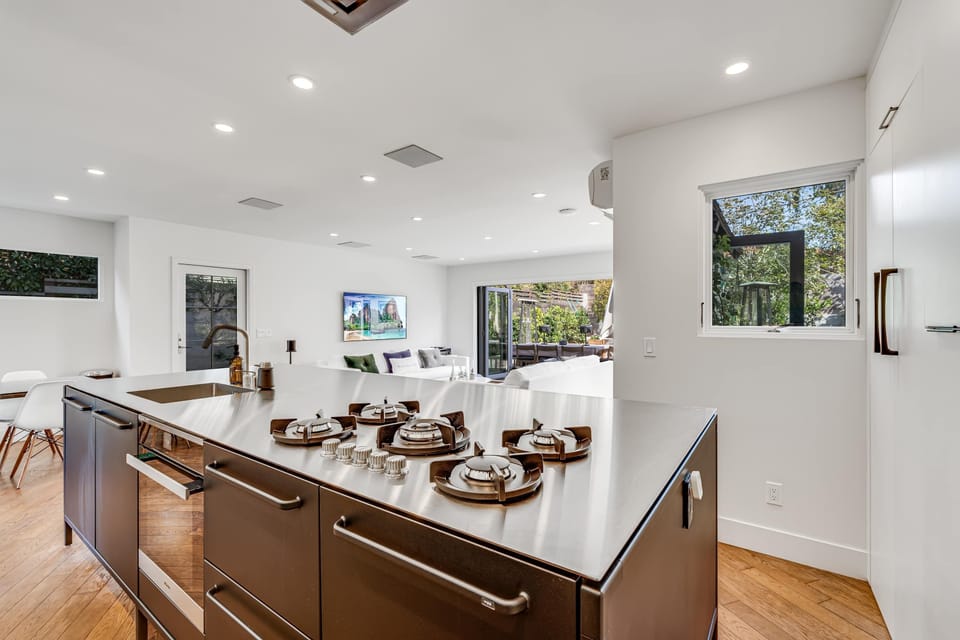 Minimalist Chef’s Kitchen