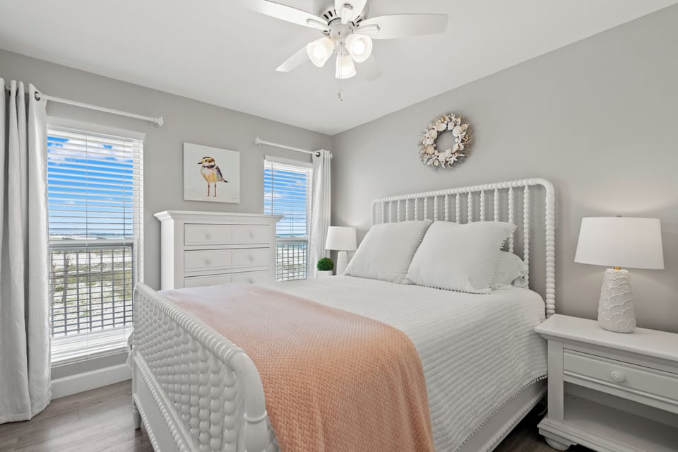 3rd Bedroom with queen bed