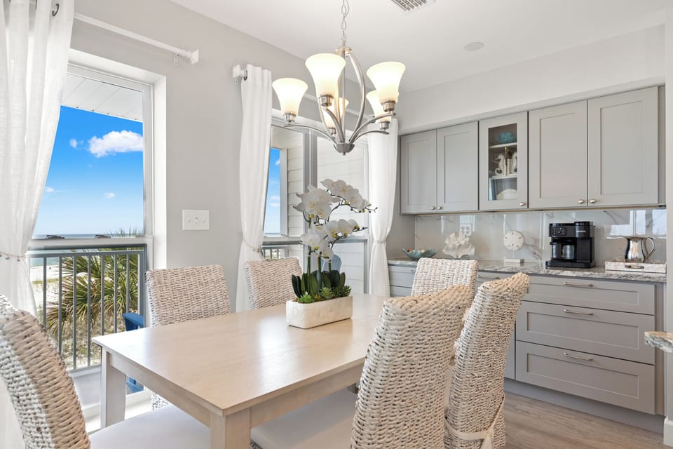 Dining Room with panoramic Gulf Views 