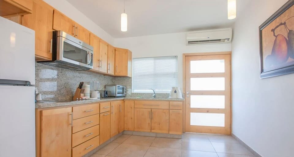 A fully-equipped kitchen to prepare any meal at home