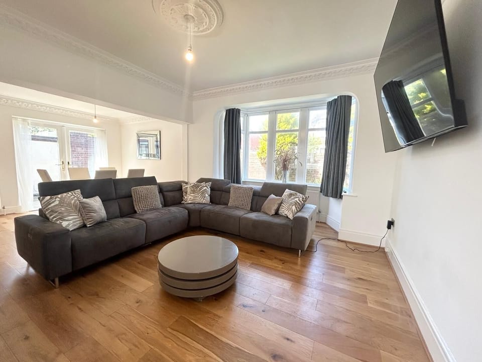 Living Room / Lounge
