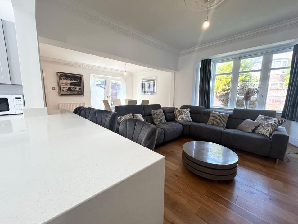 Living Room / Lounge