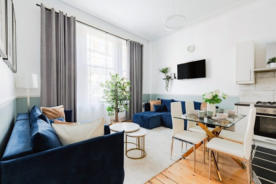 Living Room / Lounge