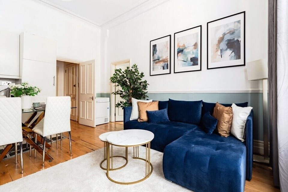 Living Room / Lounge