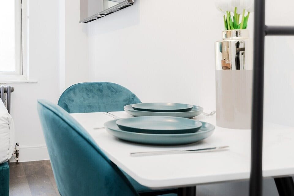 Dining / Restaurant