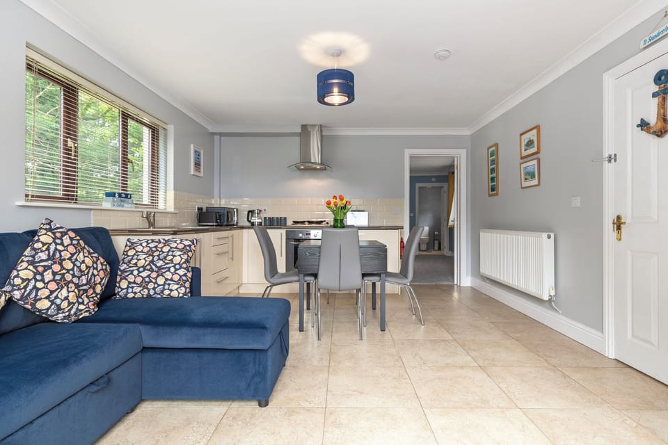 Cosy Retreat, Close to Village and Beach