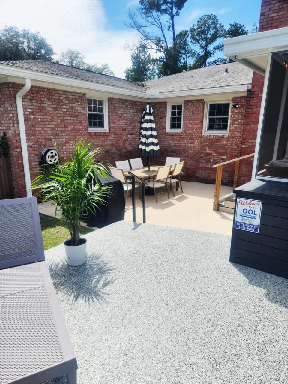 Outdoor dining